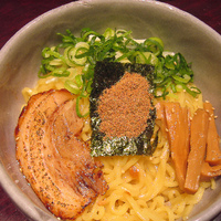 「魚介まぜそば 680円 大盛 100円」@三代目 ◯助 MARUSUKEの写真