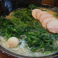 「チャーシューラーメン大盛+国産ホウレンソウダブル（味薄め、油多め」@町田商店 本店の写真