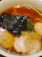 「醤油ラーメン（￥850）+味付け玉子（￥150）」@支那そばや 本店の写真