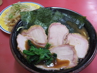 「チャーシュー麺大盛 990円 メンマ 50円 ネギモヤシサービス」@王道家の写真