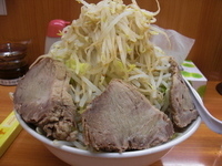 「豚入り大ラーメン（野菜大盛）900円」@勝流ラーメン 麺徳の写真