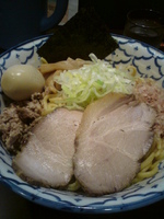 「燻玉 油そば 大盛 900円」@兎に角 松戸店の写真