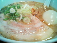 「とんこつらぁ麺/替え玉無料+味玉（￥680+クーポン）」@ちゃぶ屋 とんこつらぁ麺 CHABUTON 恵比寿東口店の写真