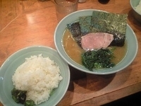 「ラーメン 650円 + ご飯 大盛 サービス」@横浜ラーメン 武蔵家 稲田堤店の写真