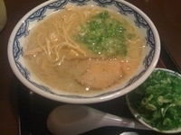 「らぁめん+青ネギ（800円）」@博多麺房 赤のれん 西麻布本店の写真