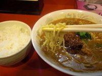 「坦々麺750円+ライス100円」@桃天花の写真