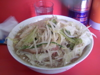 「ラーメン（ニンニク） 600円」@ラーメン二郎 三田本店の写真