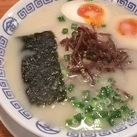 「博多まるきんラーメン + 半熟玉子」@博多まるきんラーメン 銀座店の写真