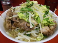 「小豚（野菜・にんにく）750円」@ラーメン二郎 千住大橋駅前店の写真