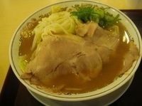 「豚骨醤油らーめん・餃子セット（880円）」@丸醤屋 northport mall店の写真