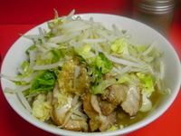 「小豚ニンニクヤサイ」@ラーメン二郎 千住大橋駅前店の写真