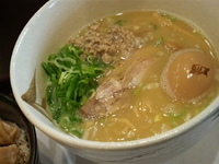 「まる得セット（鳥そぼろ御飯・卵付き）」@鶏の穴の写真