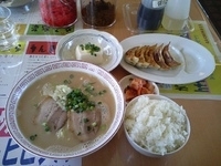 「ランチセット（がちまやラーメン、ご飯、奴小鉢、カクテキ小鉢、餃子」@九州らーめん がちまやの写真