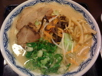 「野菜盛トンコツ味噌らぁめん（￥900）」@博多麺房 赤のれん 西麻布本店の写真