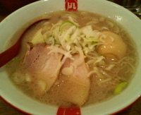 「多摩組塩豚骨ラーメン（カタメ）」@つけめん 凪 立川店の写真