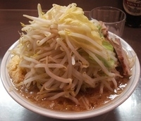 「ラーメン（野菜多め、ニンニク）+味付卵」@らーめん大 大久保店の写真