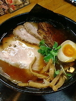 「焦がし醤油+チューシュー」@麺屋信玄の写真