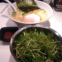 「赤ラーメン（￥700）マル秘トッピング（￥100）替え玉（￥10」@麺屋 のすけの写真