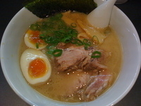 「味玉ラーメン（￥500、ワンコインサービスデー価格）」@麺屋 いけがみの写真