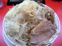 「豚ラーメン チーズ （ニンニク カラメ）」@用心棒の写真