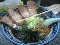 「チャーシューメン 950円 + 特性コクだれ サービス」@たから家 調布店の写真