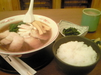 「ほたるらーめん （小鉢・ライス・お新香付） 600円」@らーめん 居酒屋 ほたるの写真