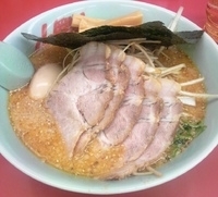 「特製味噌ネギチャーシュー麺+メンマ+味玉+背脂」@ラーメン山岡家 さいたま宮前店の写真