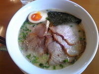 「とんこつラーメン白+チャーシュー」@らーめん ぶるてり屋の写真