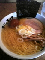 「塩ラーメン（海老風味）730円+味玉100円」@きくちひろきの写真