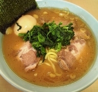 「ラーメン中盛り+チャーシュー+味付玉子」@真鍋家の写真