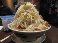 「らーめん（中盛 ヤサイ・カラメ）+バカチャーシュー+味つけ玉子+」@ラーメン無限大 津田沼店の写真