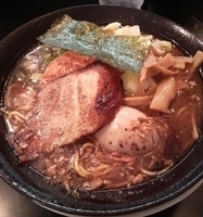 「焦がし醤油らーめん（とんこつ）+煮玉子」@麺家 うえだの写真