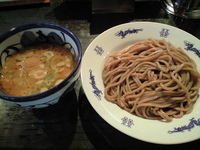 「全粒粉麺で食べる ゆず風味つけめん、味玉」@三ツ矢堂製麺 中目黒本店の写真