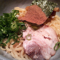 「魚介まぜそば￥680+14:30迄のランチサービス、半ライス」@三代目 ◯助 MARUSUKEの写真