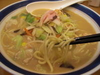 「とんこつ味噌ちゃんぽん500円」@長崎ちゃんぽん リンガーハット JRお茶の水店の写真