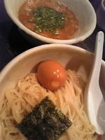 「浸け豚そば（中盛）800円+味玉100円」@俺の空 池袋店の写真