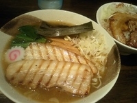 「GW限定 煮干し中華そば+秀麗豚の炙りチャーシュー丼（780円+」@常勝軒の写真