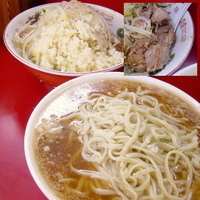 「麺マシ 大ブタ 900円（ヤサイトリプル・ニンニクマシマシ）」@ラーメン二郎 京急川崎店の写真