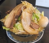 「【平日限定】爆盛（野菜少なめ、ニンニク）750円」@麺屋 一心の写真