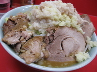 「ラーメン（小）ぶた入り 【ニンニク・アブラマシマシ】￥850」@ドン-キタモトの写真