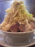 「らーめん（全マシ、ニンニクダブル）￥100（お試し価格）」@らーめん大 大久保店の写真