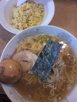 「ラーメン・半チャーハン￥800（ランチメニュー）」@山福らーめんの写真