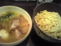 「肉塩つけそば（中盛）+半熟玉子（サービス）」@鶏そば専門店 前略。まるきゅうの写真