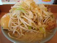 「醤油R+豚増し+煮玉子（ニンニク）」@The Outsidersの写真