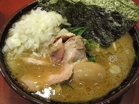 「ラーメン（味付玉子+玉ねぎトッピング）」@家系総本山 ラーメン吉村家の写真