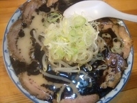 「チャーシュー入りラーメン（800円）」@熊本ラーメン 都来の写真