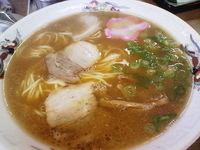 「大盛中華そば+早すし+巻き寿司」@泉善の写真