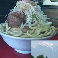 「たま小ラーメン豚入り+巻きチャァ（ヤサイマシマシ、麺マシ）」@蓮爾 登戸店の写真