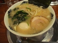 「塩豚骨ラーメン+味玉（750円）」@あじゃあらの写真