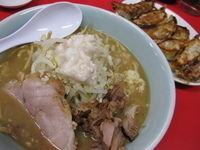 「ラーギョウ￥1,000 ≪ラーメン（小）【麺半分・ヤサイ少なめ・」@ドン-キタモトの写真